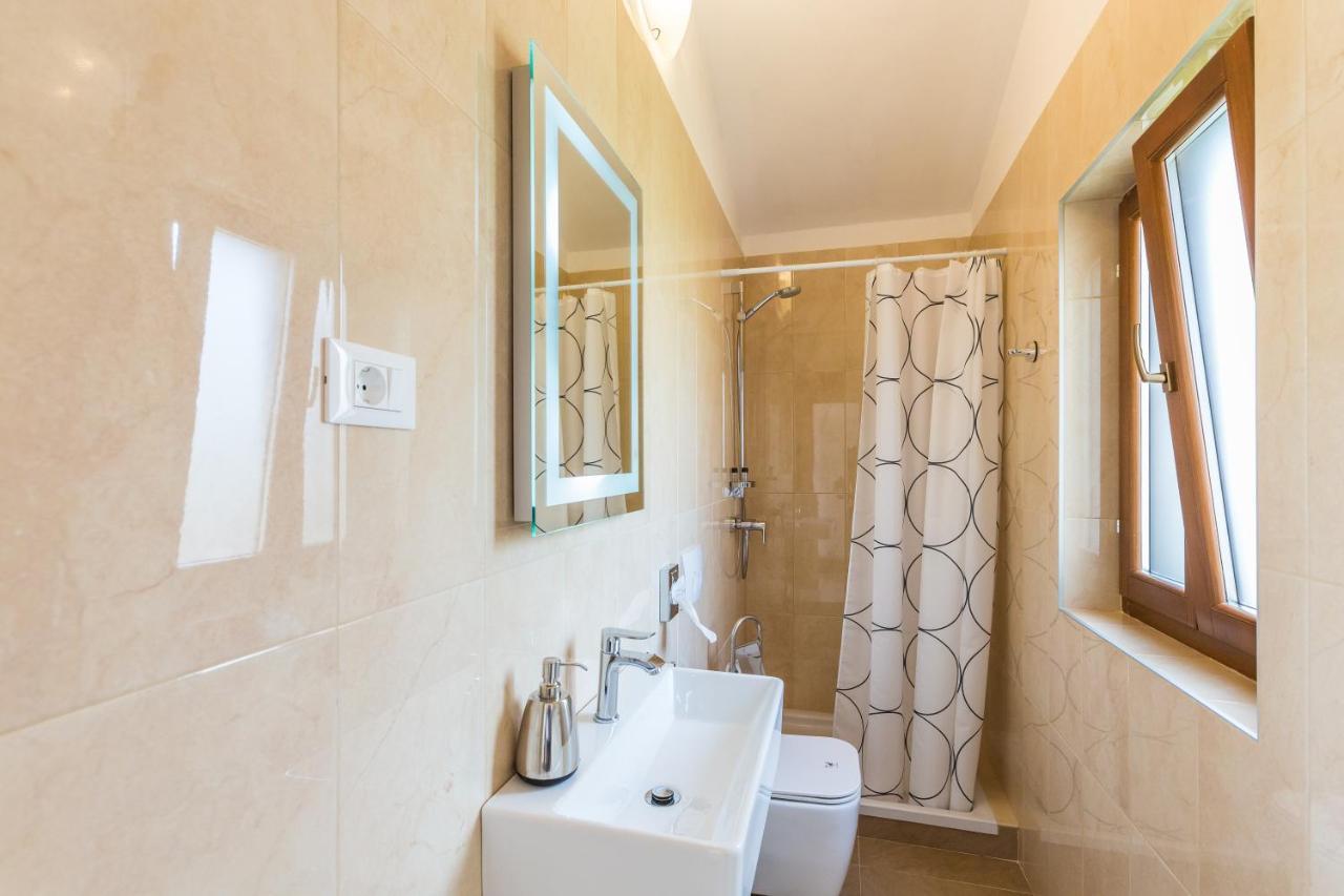 Villa Vignola Kavran エクステリア 写真